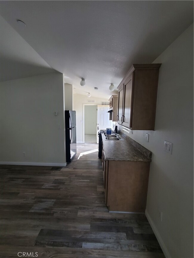 8562 C Ave unit 35, Hesperia, CA 92345 - photo 3