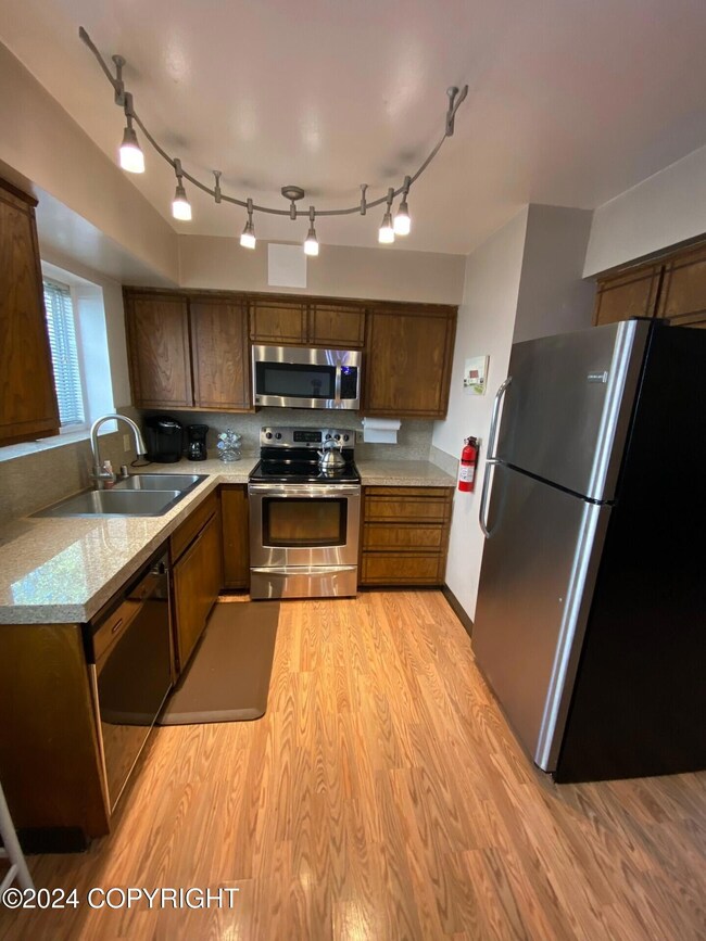 7420 Branche Dr unit D, Anchorage, AK 99518 - photo 3