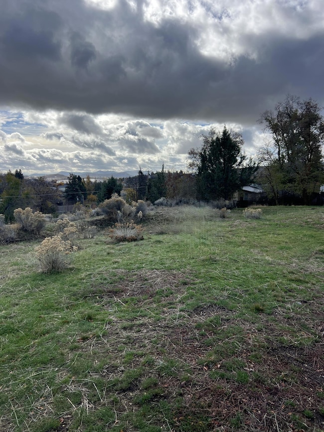 1944 Academy Ave unit 3&4, Klamath Falls, OR 97601 - photo 2