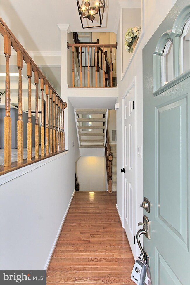 2992 Mission Square Dr, Fairfax, VA 22031 - photo 2