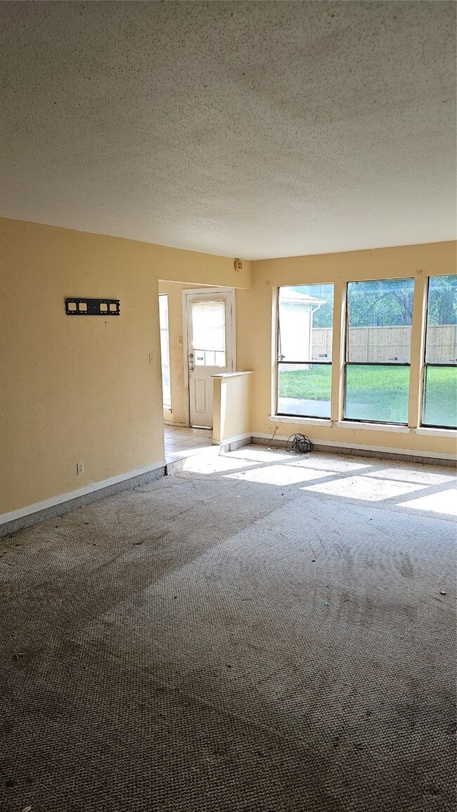 7726 Maple Tree Dr, Houston, TX 77088 - photo 5