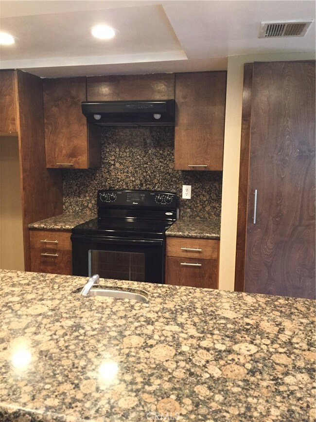 3448 Rainbow Ln, Highland, CA 92346 - photo 5