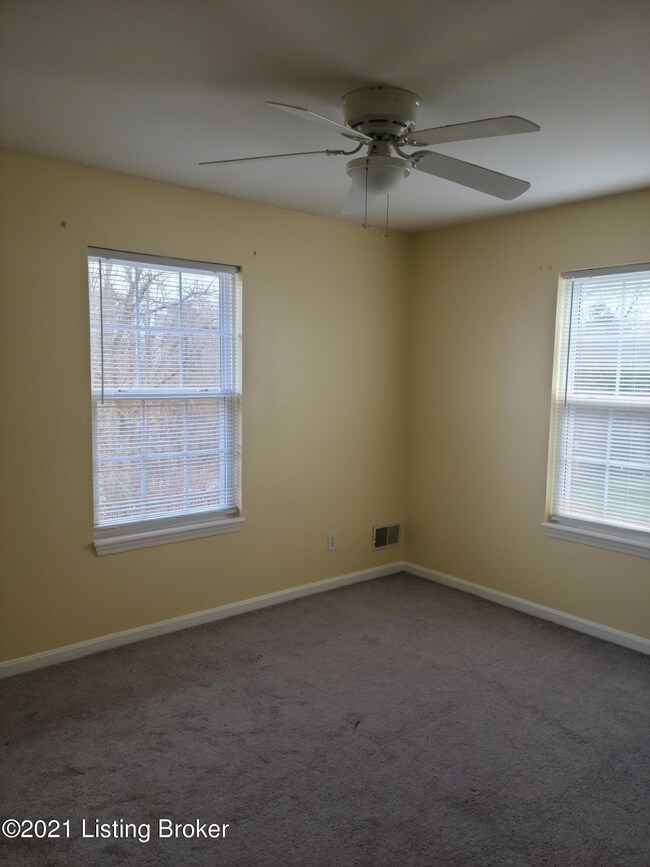 8703 Sanctuary Ln, Louisville, KY 40291 - photo 3