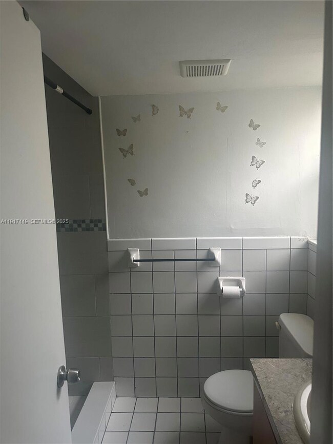 Capri Gardens Condominiums unit C103, Miami, FL 33161 - photo 4