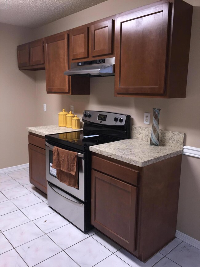 1421 Pullen Rd, Jacksonville, FL 32216 - photo 4