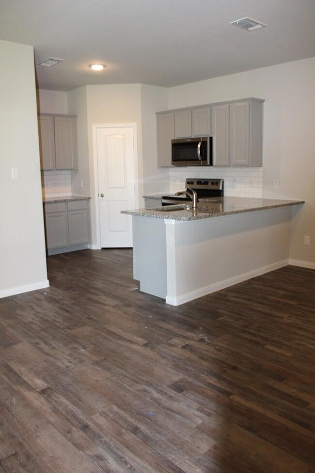 2912 5th St, Bay City, TX 77414 - photo 5