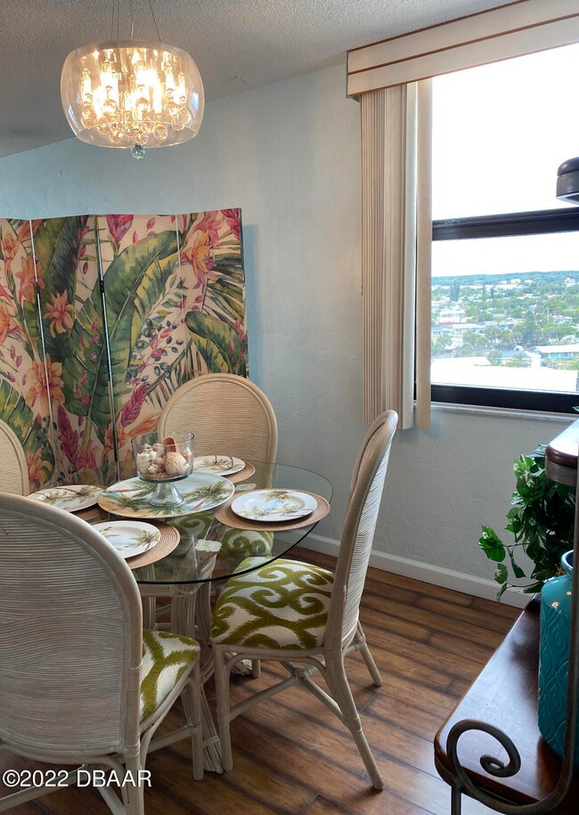 812 Dining Area