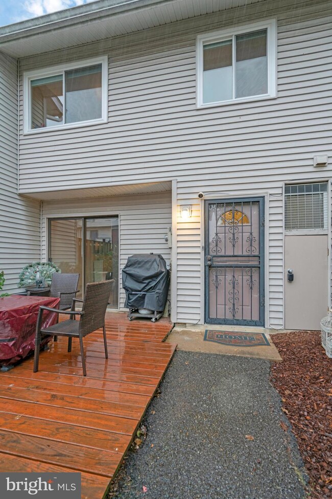 8646 Village Square Dr unit 13, Alexandria, VA 22309 - photo 2