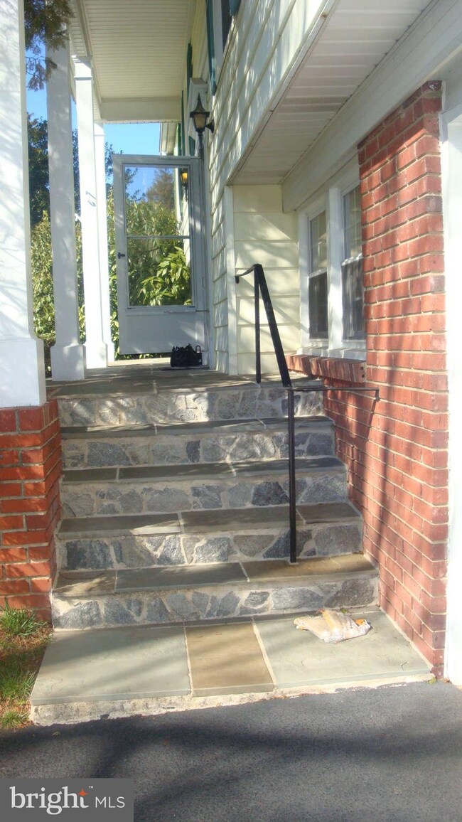 12809 Point Pleasant Dr, Fairfax, VA 22033 - photo 7