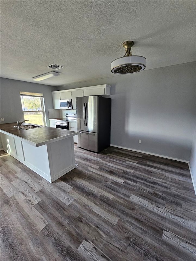 706 NW Locust Ave, Cache, OK 73527 - photo 5