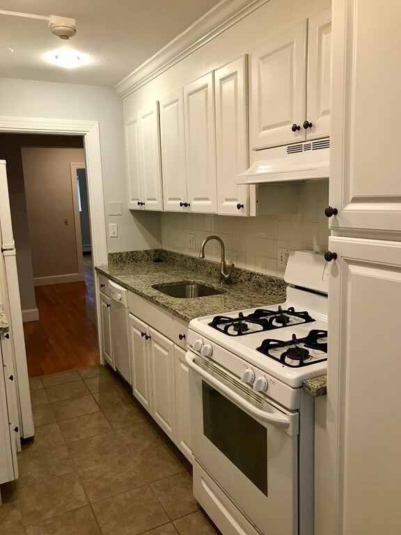 8 Mount Ida St unit 1, Newton, MA 02458 - photo 3