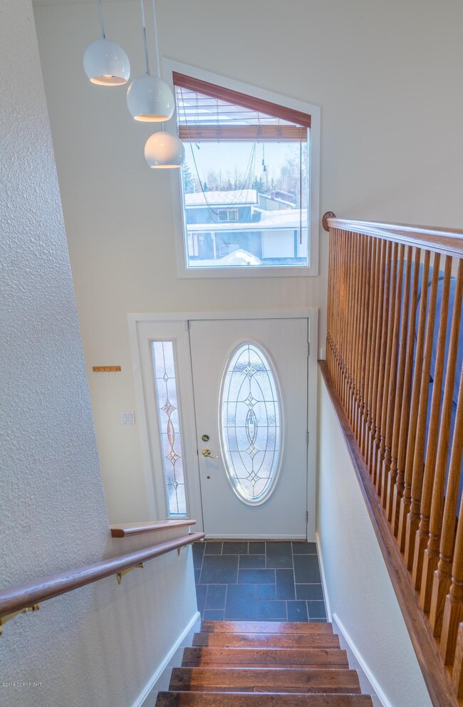 4809 Queens Ct, Anchorage, AK 99508 - photo 3