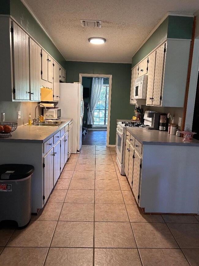 8610 Woodfox Cir, Haughton, LA 71037 - photo 4