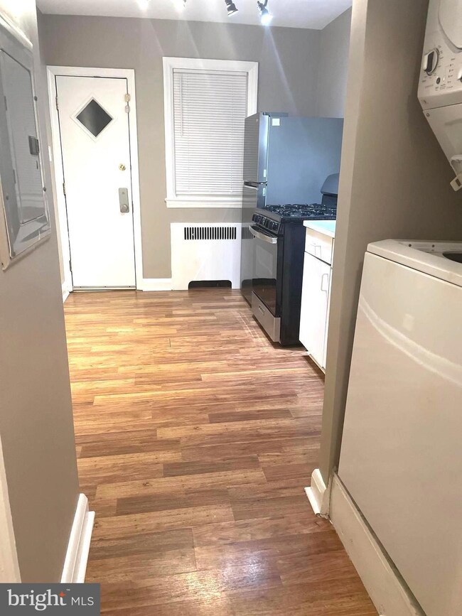 110 Cherrydell Rd unit 2, Catonsville, MD 21228 - photo 2