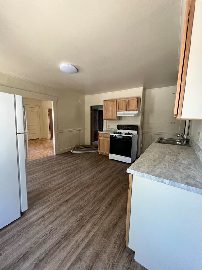 2 Plain St, Barre, VT 05641 - photo 4