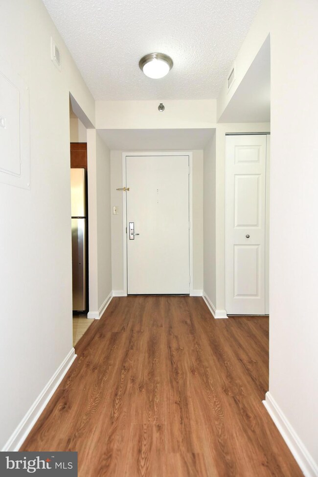 Grosvenor Park unit 208, Rockville, MD 20852 - photo 3
