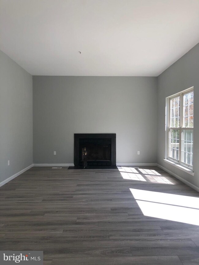 5713 Silk Tree Dr, Riverdale, MD 20737 - photo 6