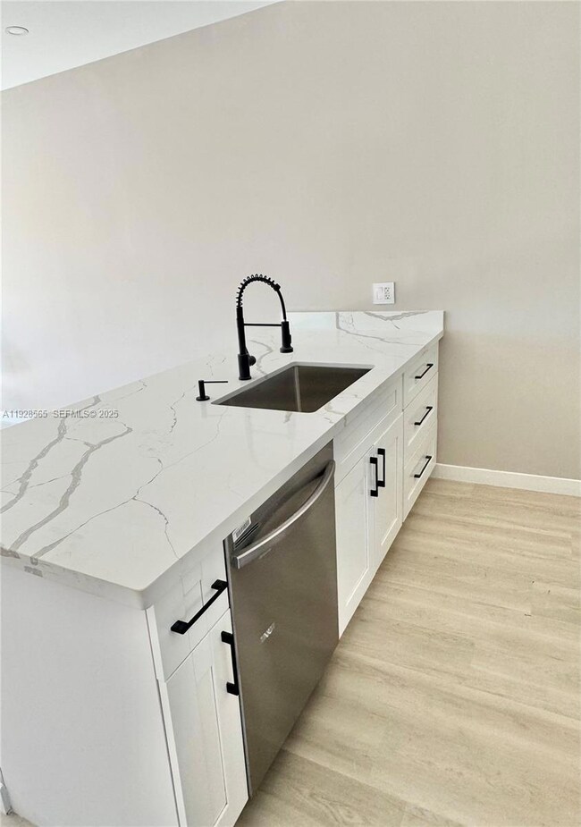 630 NE 166th St unit 2, Miami, FL 33162 - photo 5