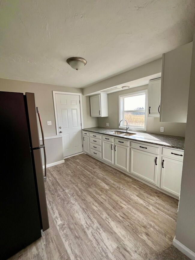 2 Clarke Ave, Clever, MO 65631 - photo 5