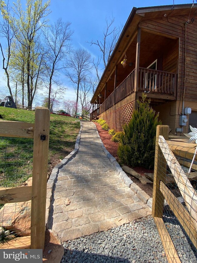 541 Mcdonalds Farm Rd, Linden, VA 22642 - photo 3