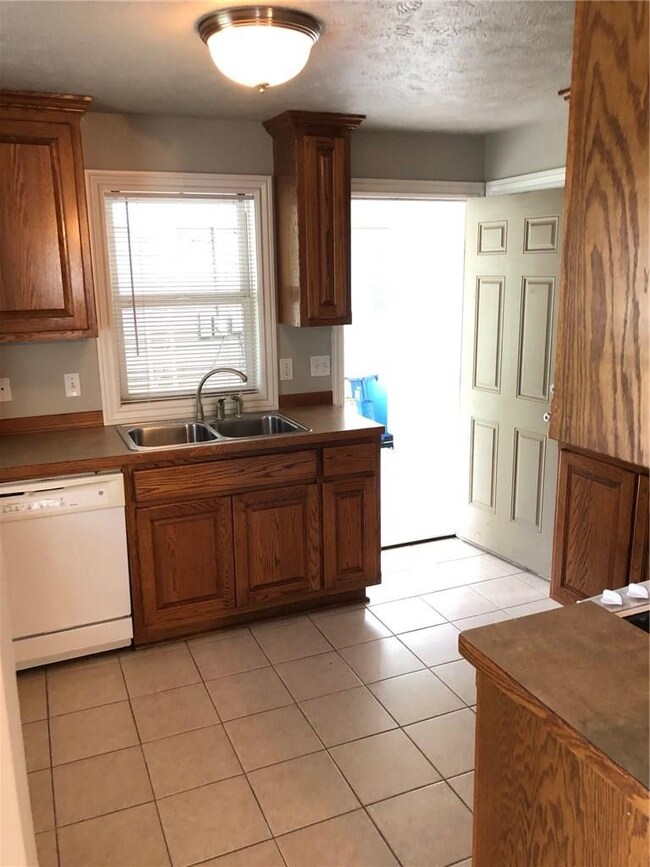 709 NW B St, Bentonville, AR 72712 - photo 5