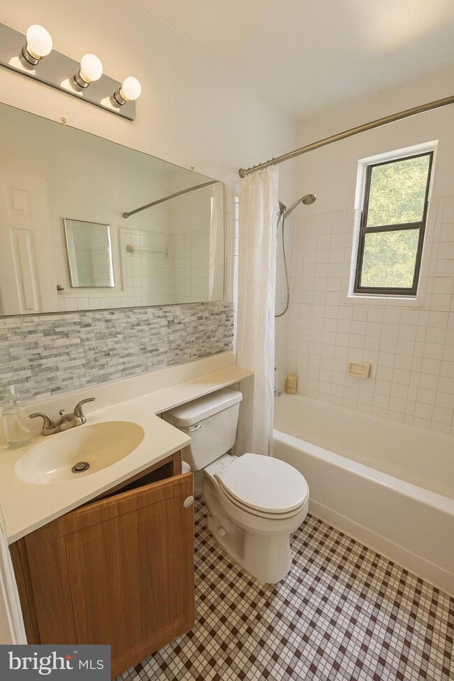 4725 1st St SW unit 303, Washington, DC 20032 - photo 5