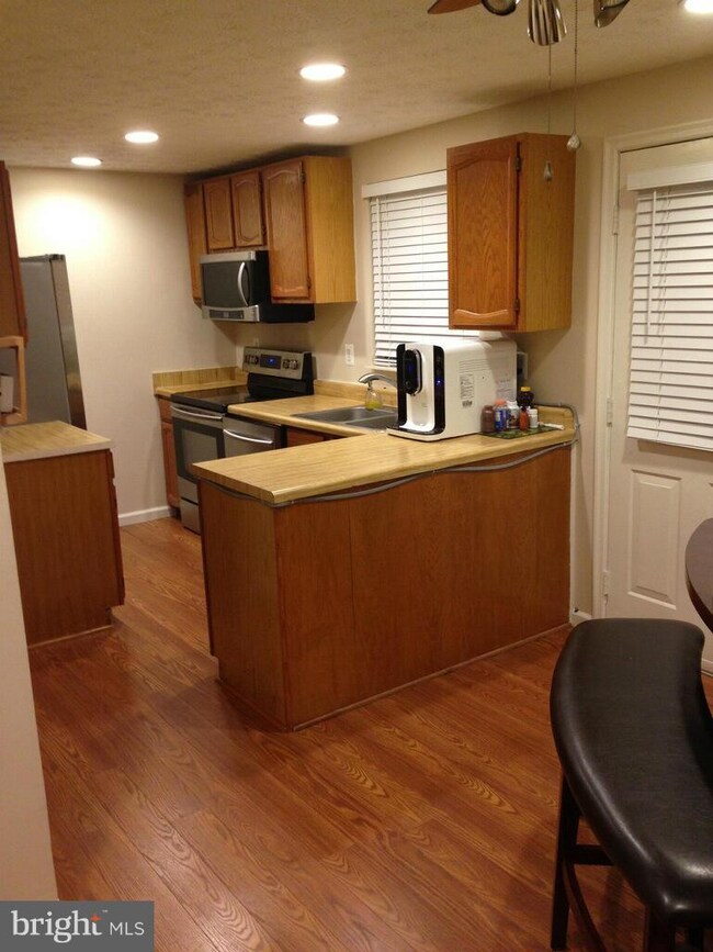 7306 Hidden Cove, Columbia, MD 21046 - photo 2