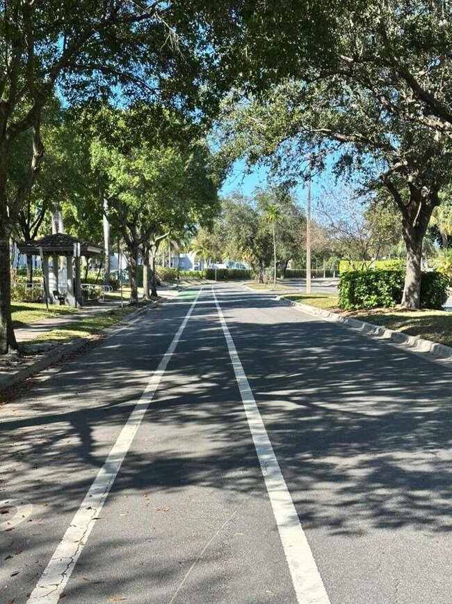 637 Executive Center Dr unit N203, West Palm Beach, FL 33401 - photo 4