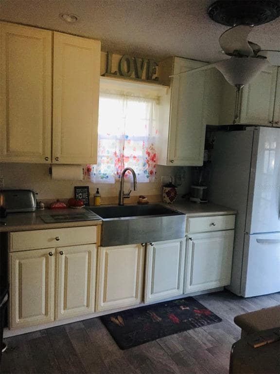 4081 Almond Ave, Sarasota, FL 34234 - photo 3