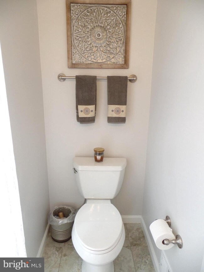 8517 Troutman Ct, Manassas, VA 20110 - photo 5