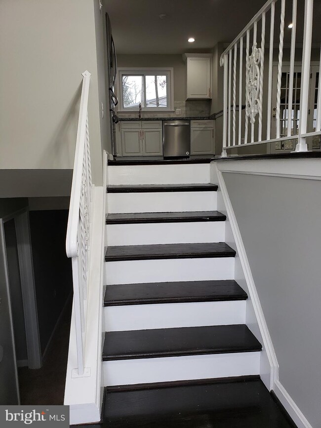 12814 Pine Tree Ln, Fort Washington, MD 20744 - photo 4