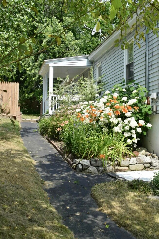 9 Omer St, Lewiston, ME 04240 - photo 5