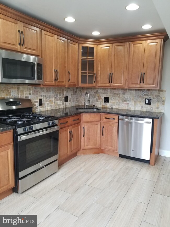 3911 Glenhunt Rd, Baltimore, MD 21229 - photo 5