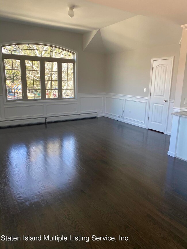 LIVING ROOM-202 HAWTHORNE AVE