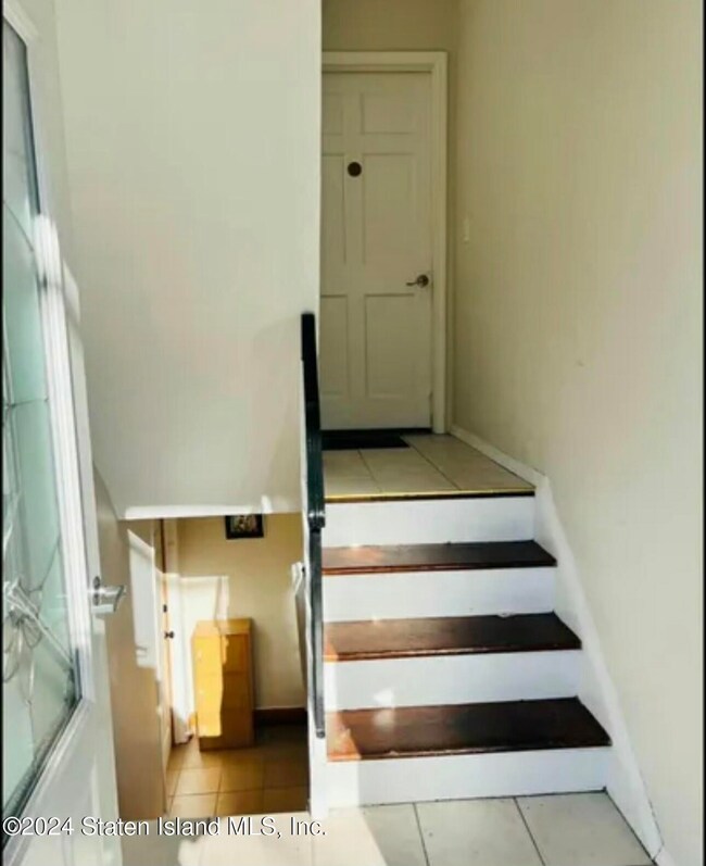33 Fletcher St, Staten Island, NY 10305 - photo 3