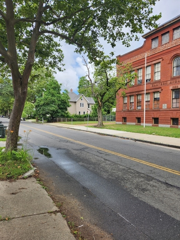 108 Alden St, Springfield, MA 01109 - photo 4