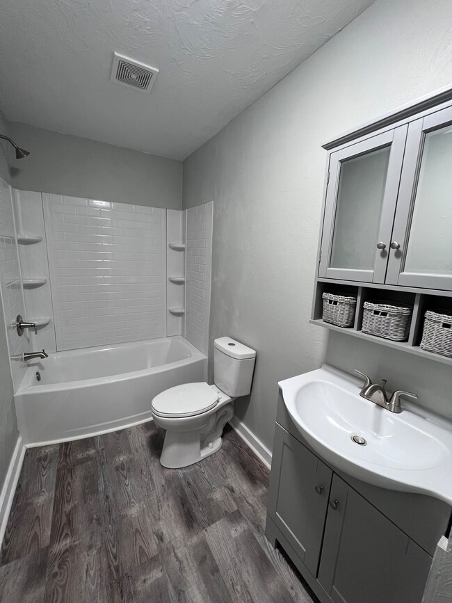 726 W 6th St, Anderson, IN 46016 - photo 5