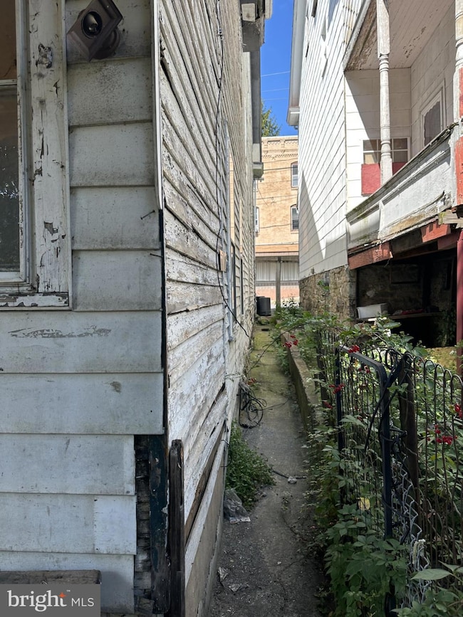 718 Race St, Shamokin, PA 17872 - photo 3