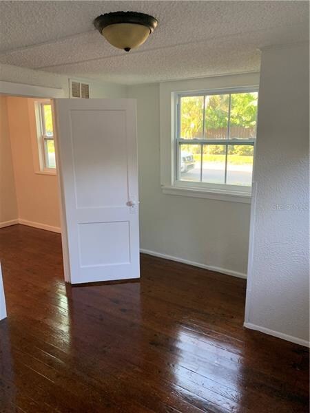 1064 11th Ave N unit Lower, Saint Petersburg, FL 33705 - photo 5