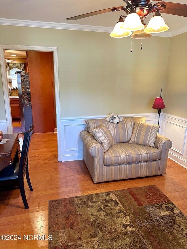 517 University Dr, Jacksonville, NC 28546 - photo 2