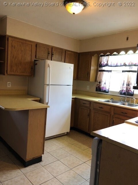 113 Oak St, Dunbar, WV 25064 - photo 4