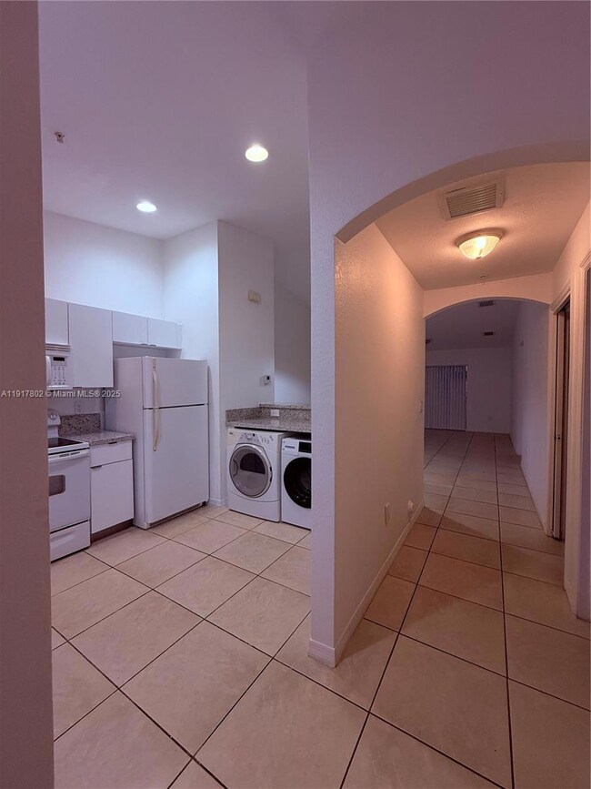 3820 SW 48th Ave unit E31, Hollywood, FL 33023 - photo 2