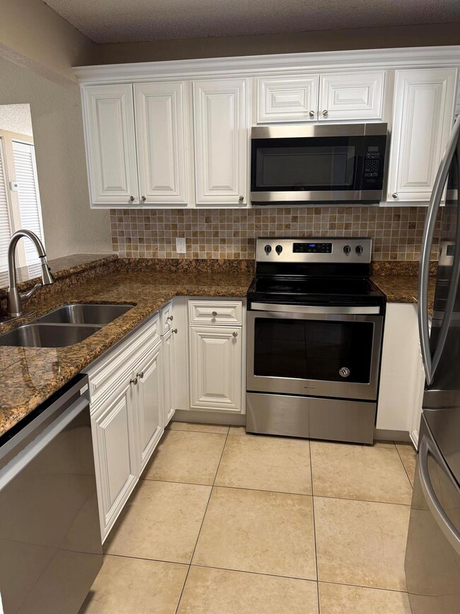 1540 Lake Crystal Dr unit G, West Palm Beach, FL 33411 - photo 4