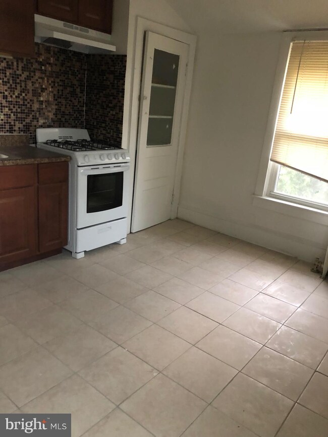 136 Walnut Ave unit B, Lindenwold, NJ 08021 - photo 6