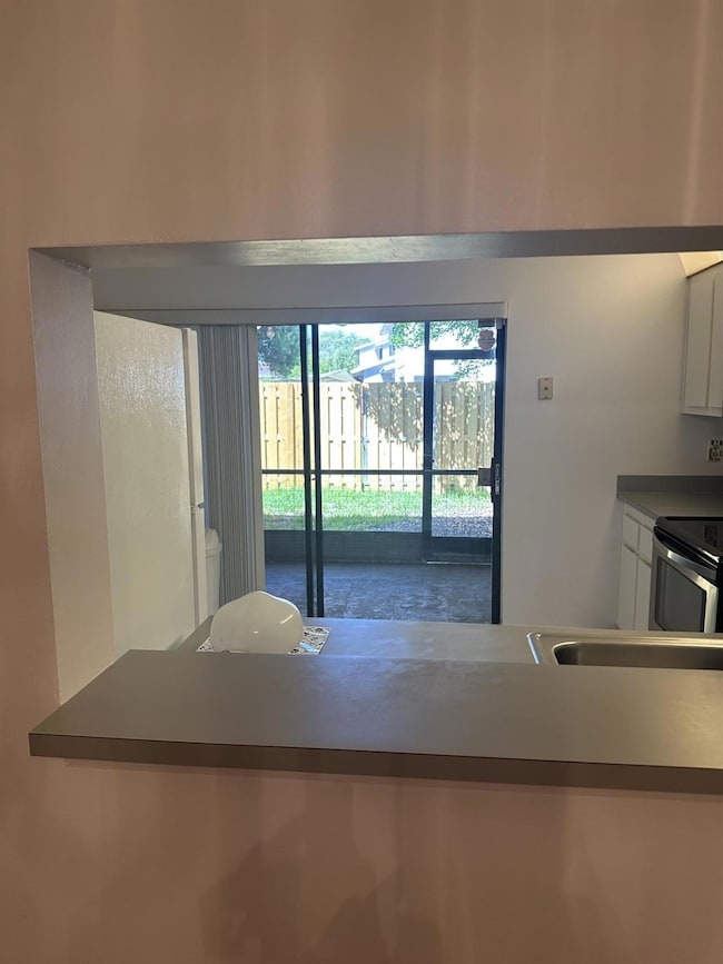 621 NW 105th Way, Pembroke Pines, FL 33026 - photo 5