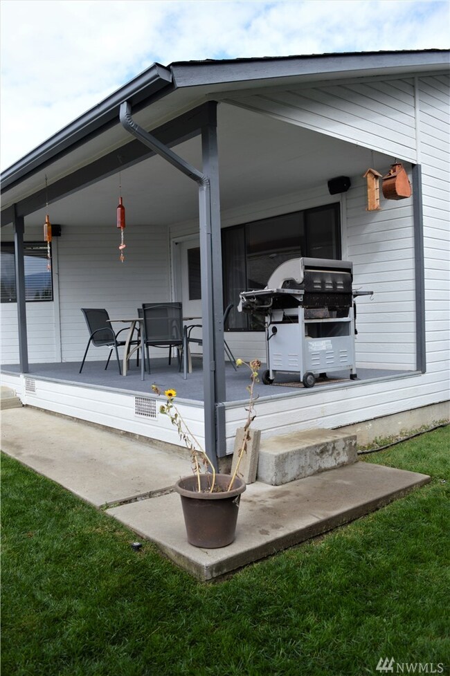 734 12th St NE, East Wenatchee, WA 98802 - photo 5