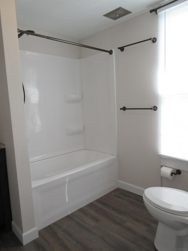 100 Wabash St, Berne, IN 46711 - photo 7