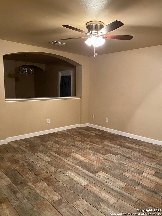 10646 S Shaenridge, San Antonio, TX 78254 - photo 2