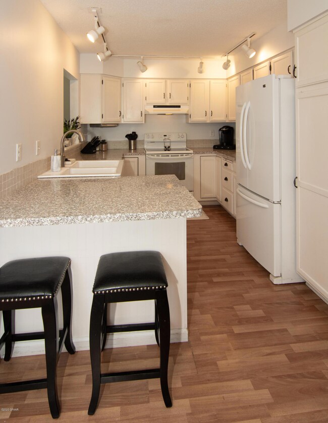 2471 Glen Cir, Grand Forks, ND 58201 - photo 3