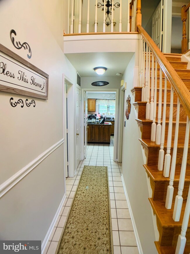 8604 Oak Chase Cir, Fairfax Station, VA 22039 - photo 2